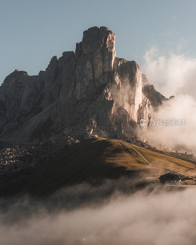 山上的云，Passo Giau, Dolomites，意大利阿尔卑斯山，意大利